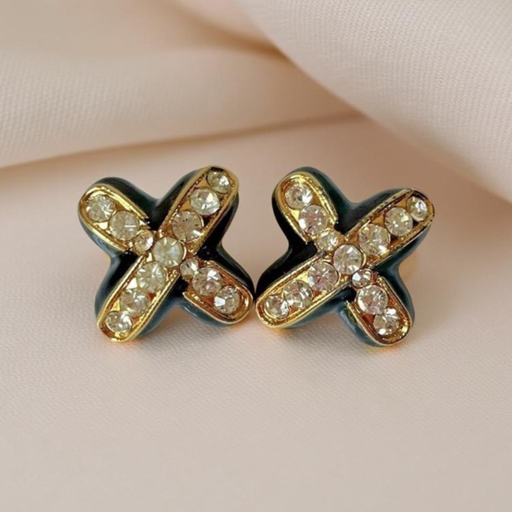 Elegant Gold and Black Crystal clip on Earrings vintage